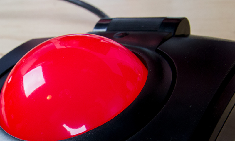 Illustration for article titled L-Trac Glow Laser Trackball Review: The New Ball Game
